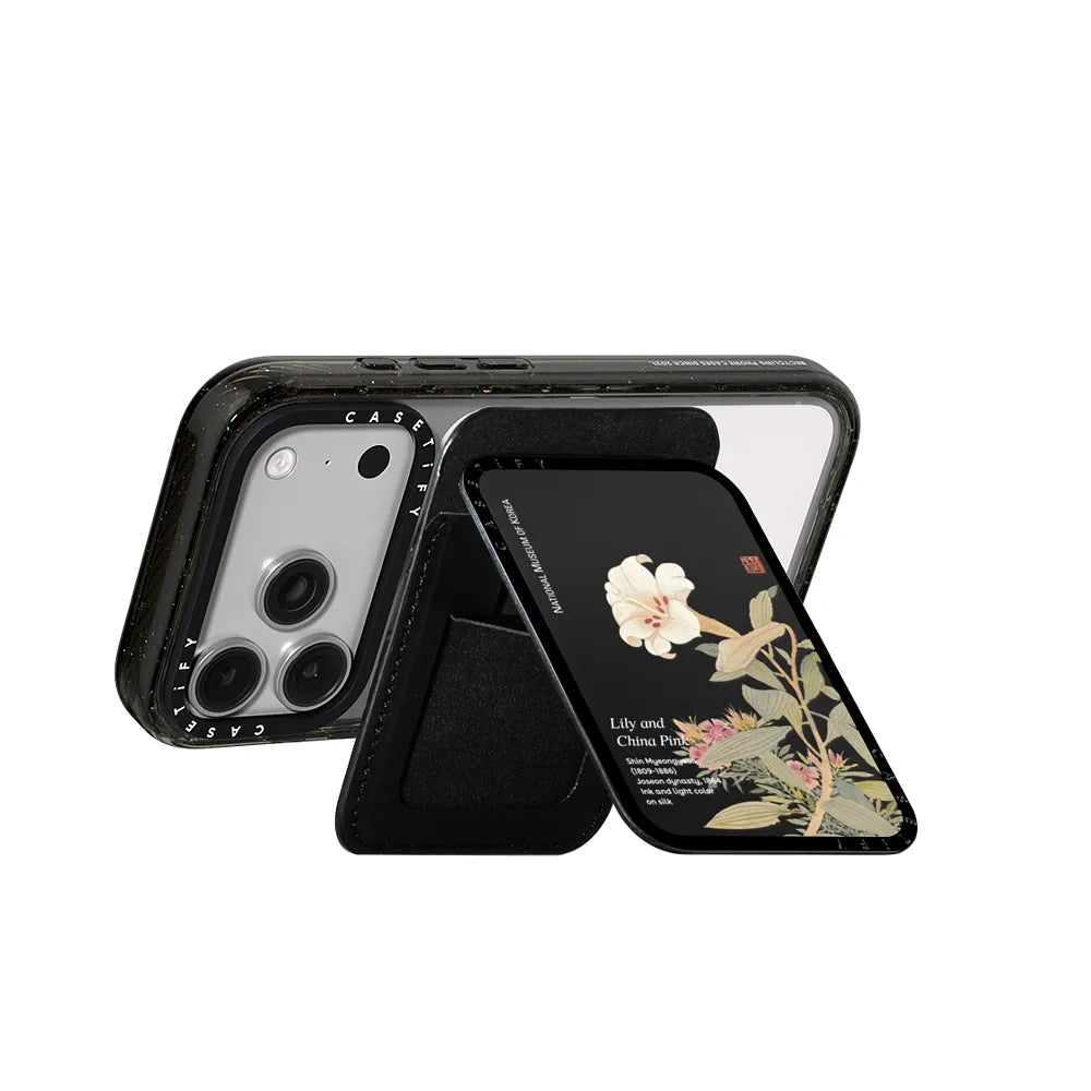 NMK Lily Snappy Cardholder Stand