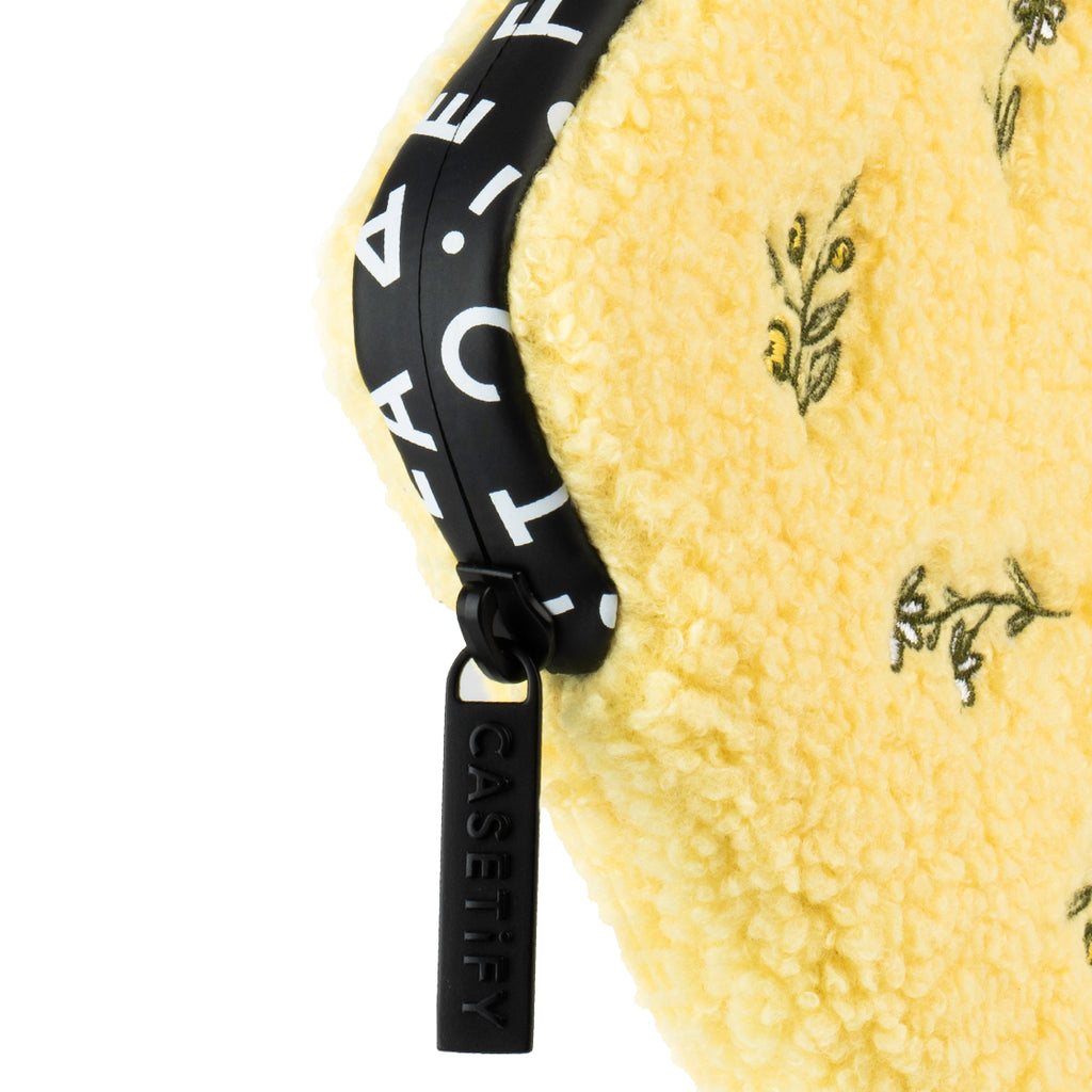 Winnie the Pooh Tossed Floral Teddy Laptop Sleeve